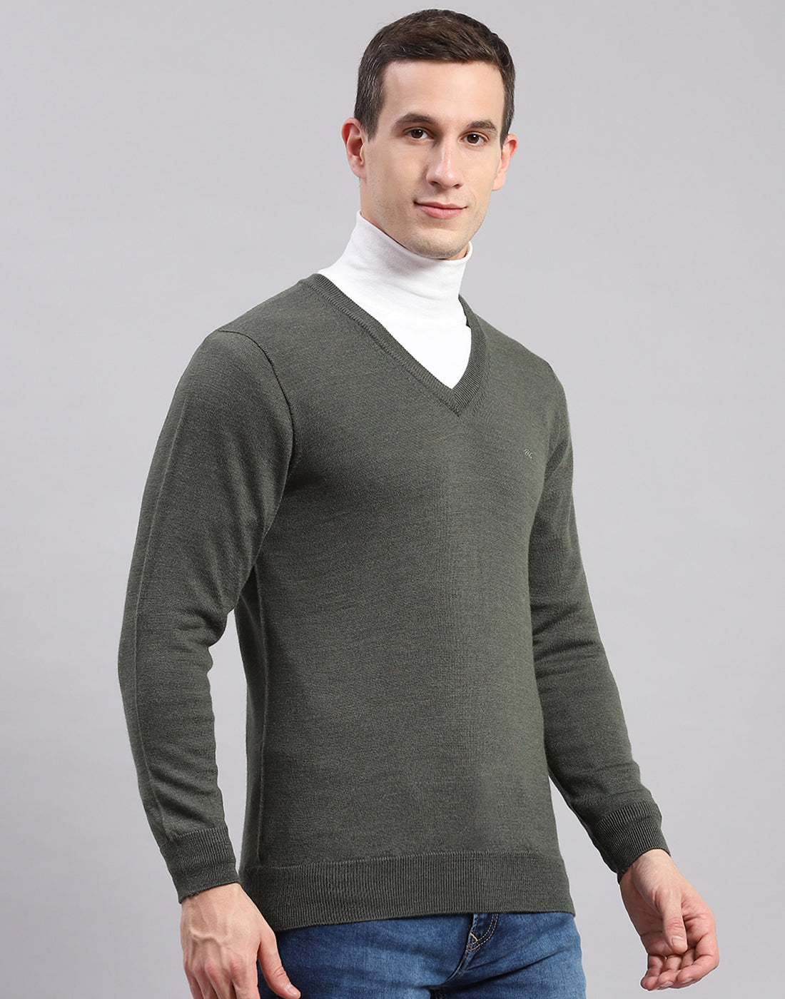 Men Olive Solid V Neck Full Sleeve Sweaters/Pullovers