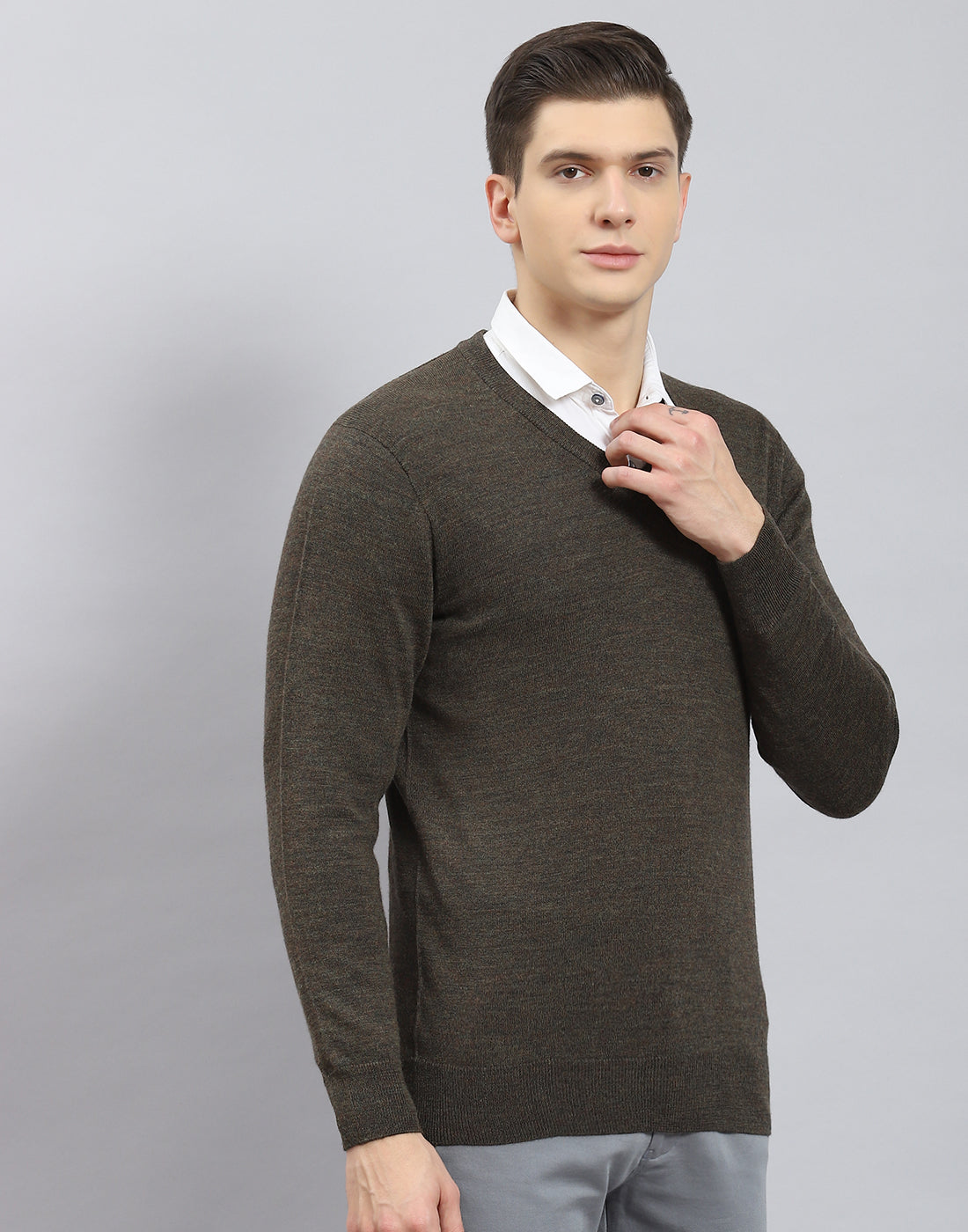 Men Brown Solid V Neck Full Sleeve Sweater