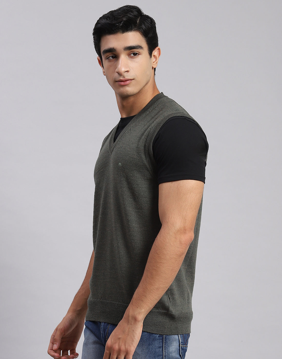 Men Olive Solid V Neck Sleeveless Sweaters/Pullovers