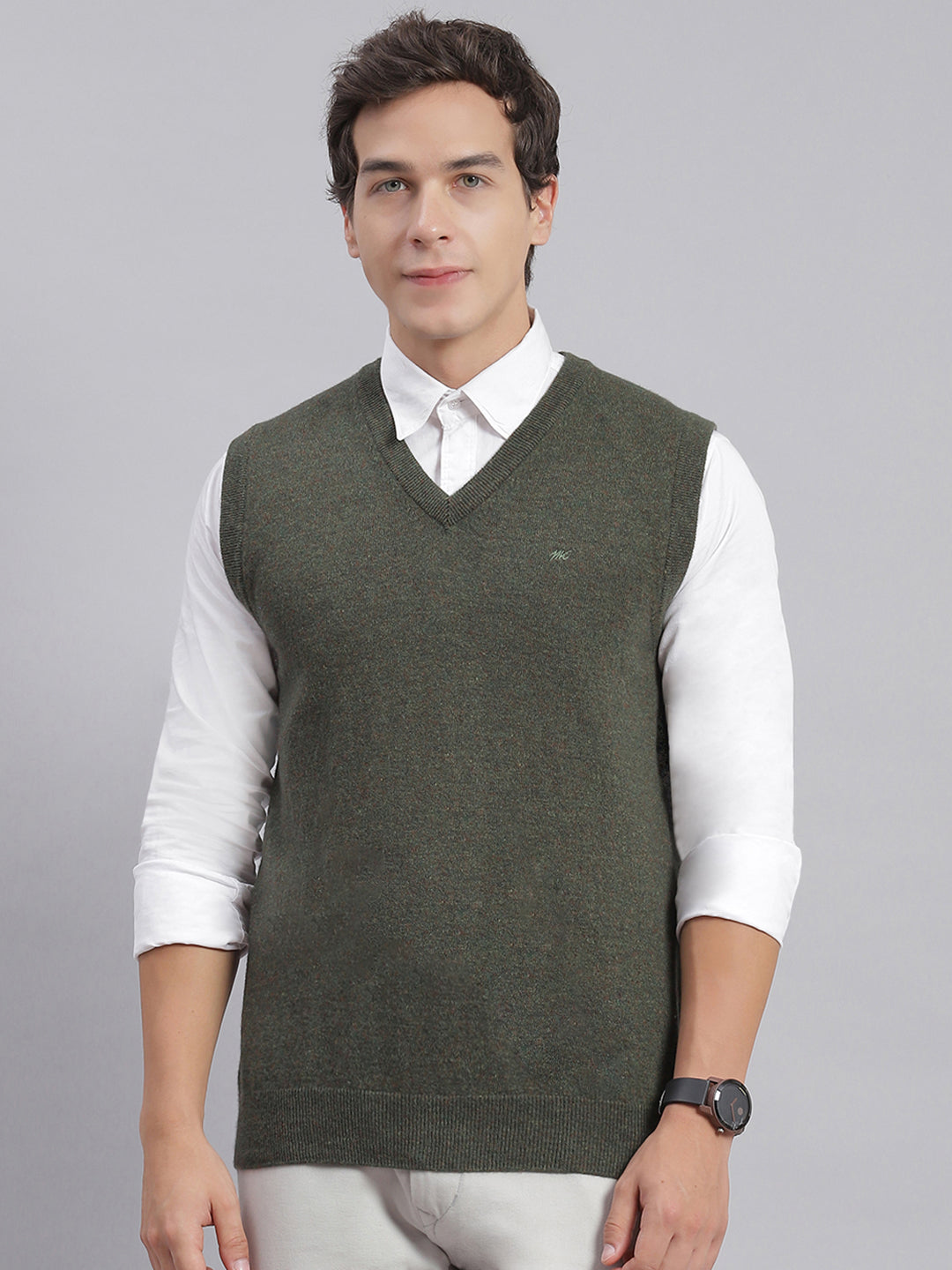 Men Green Solid V Neck Sleeveless Sweaters/Pullovers