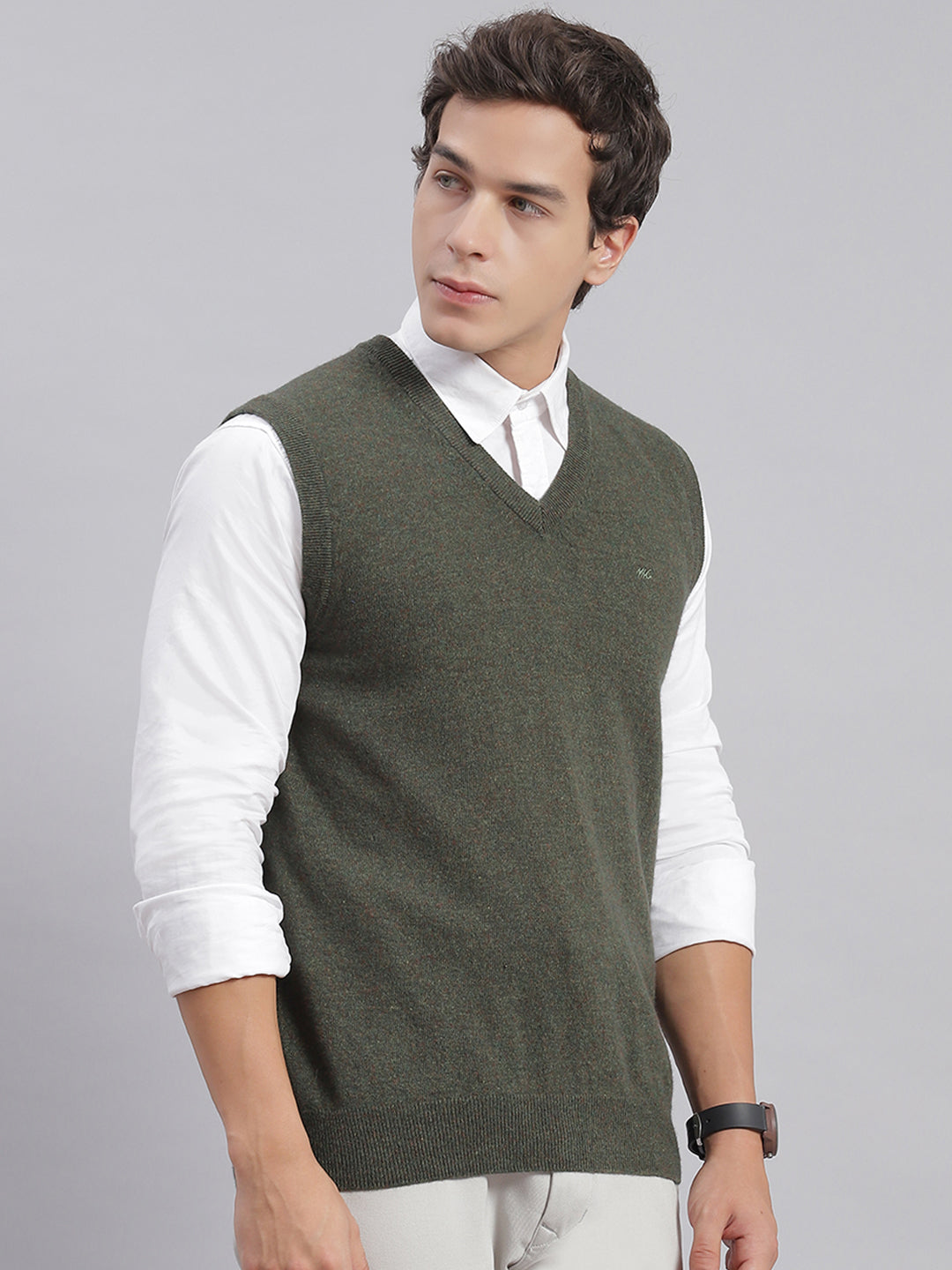 Men Green Solid V Neck Sleeveless Sweaters/Pullovers