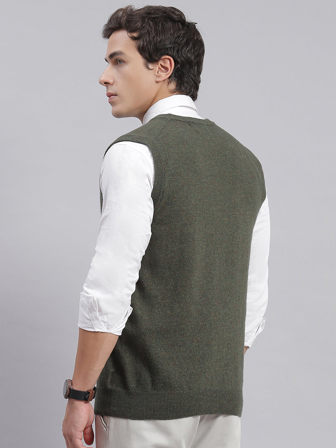 Men Green Solid V Neck Sleeveless Sweaters/Pullovers