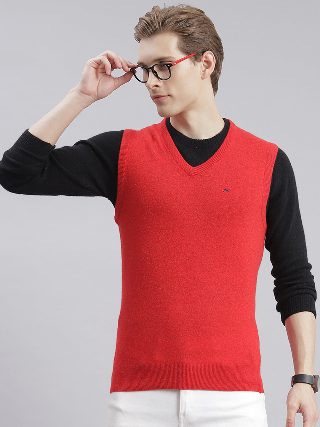 Men Red Solid V Neck Sleeveless Sweaters/Pullovers