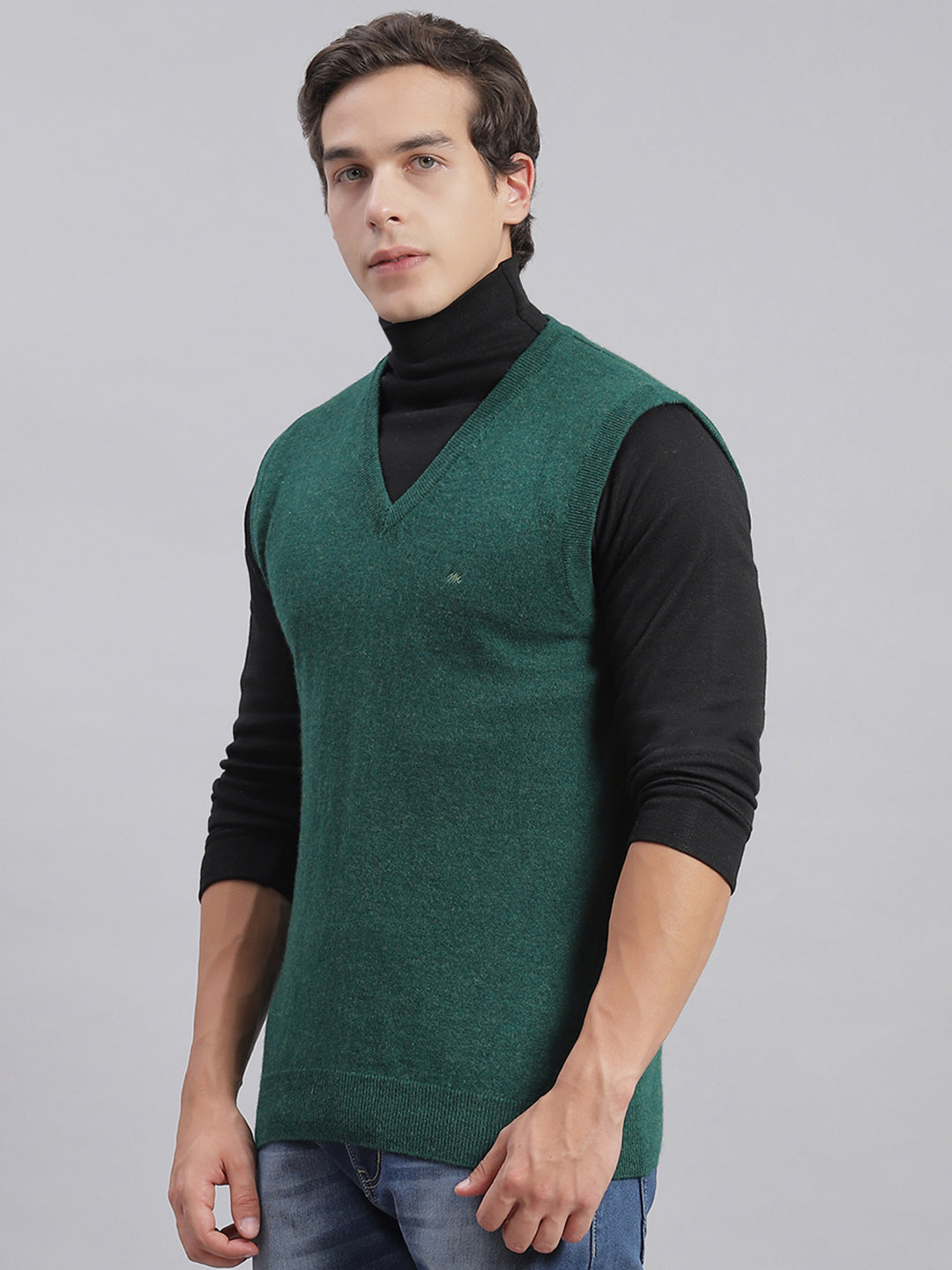 Men Green Solid V Neck Sleeveless Sweaters/Pullovers
