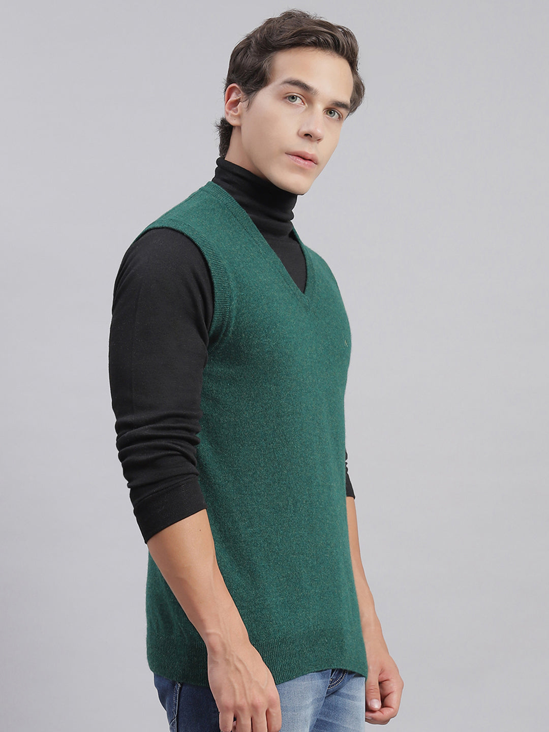Men Green Solid V Neck Sleeveless Sweaters/Pullovers