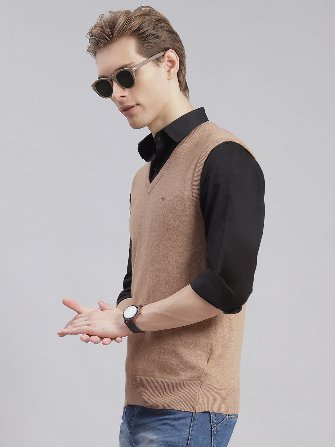 Men Brown Solid V Neck Sleeveless Sweaters/Pullovers