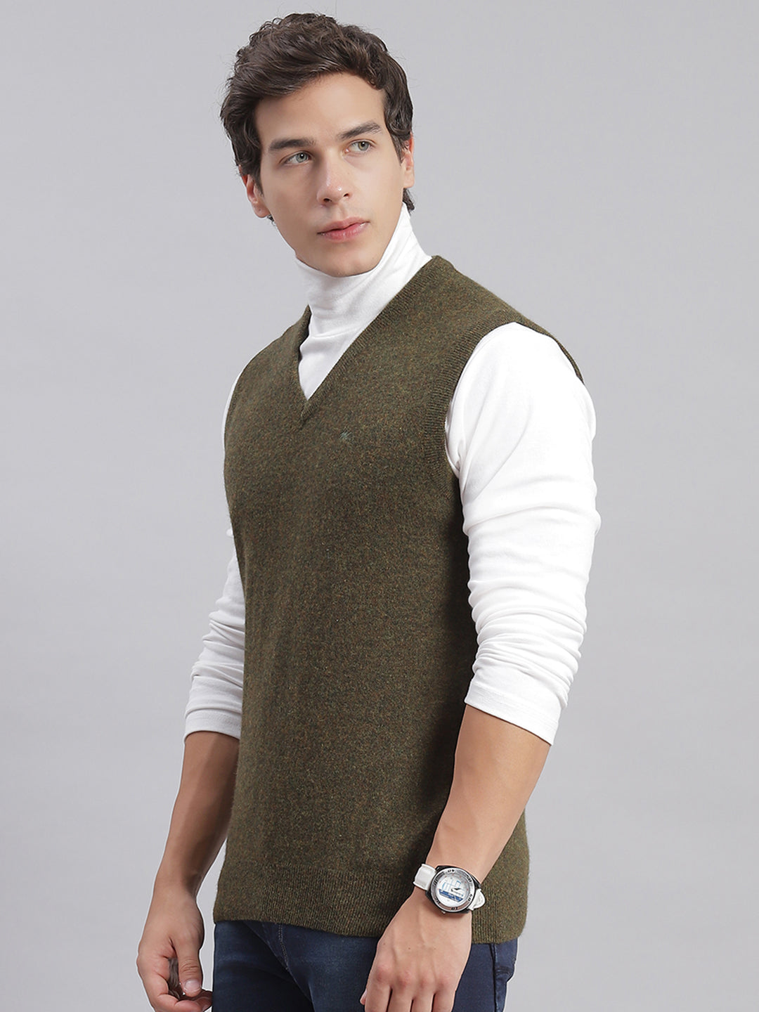 Men Olive Solid V Neck Sleeveless Sweaters/Pullovers