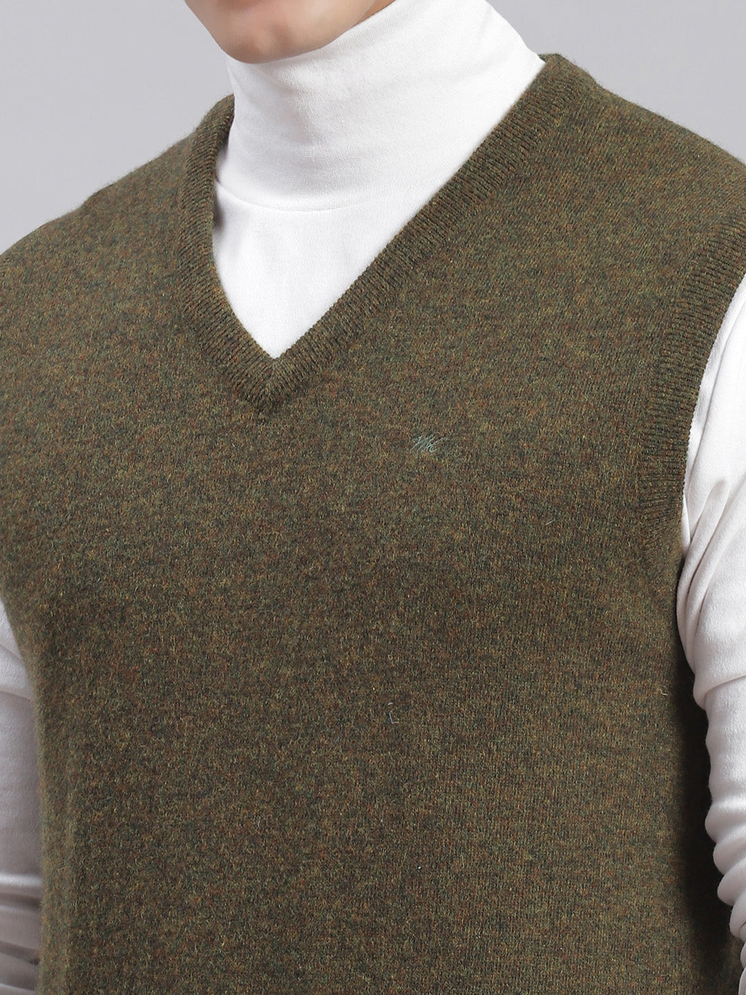Men Olive Solid V Neck Sleeveless Sweaters/Pullovers