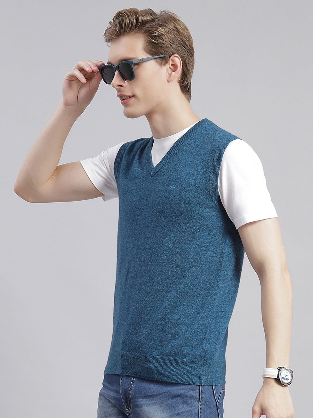 Men Teal Blue Solid V Neck Sleeveless Sweaters/Pullovers