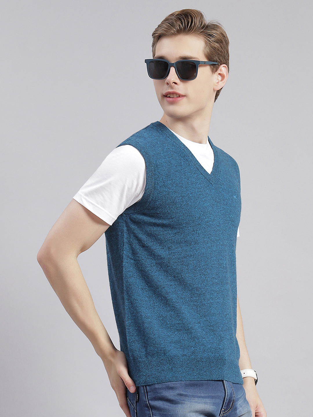 Men Teal Blue Solid V Neck Sleeveless Sweaters/Pullovers
