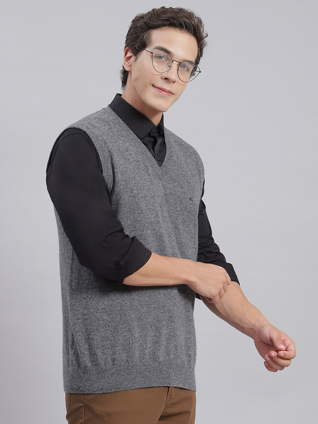 Men Grey Solid V Neck Sleeveless Sweaters/Pullovers