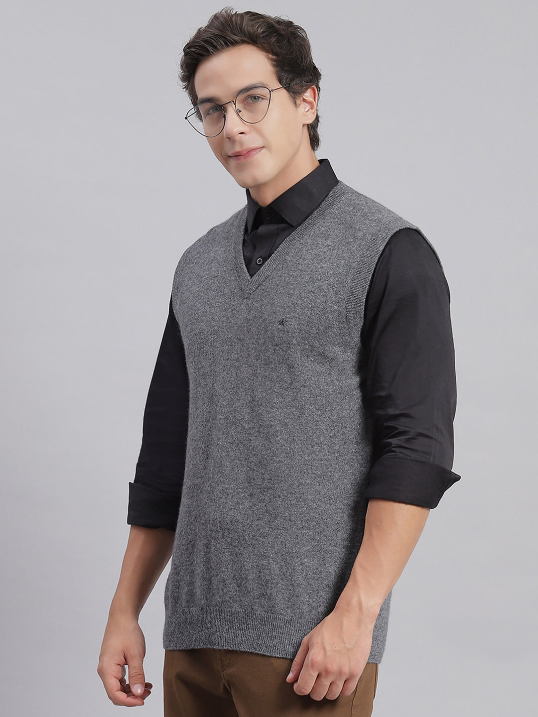 Men Grey Solid V Neck Sleeveless Sweaters/Pullovers