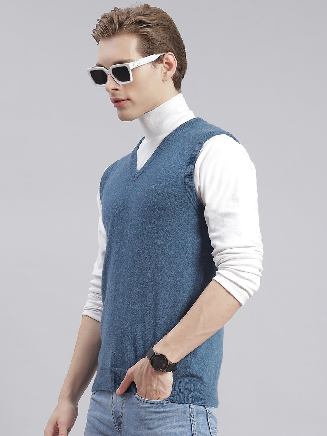 Men Blue Solid V Neck Sleeveless Sweaters/Pullovers