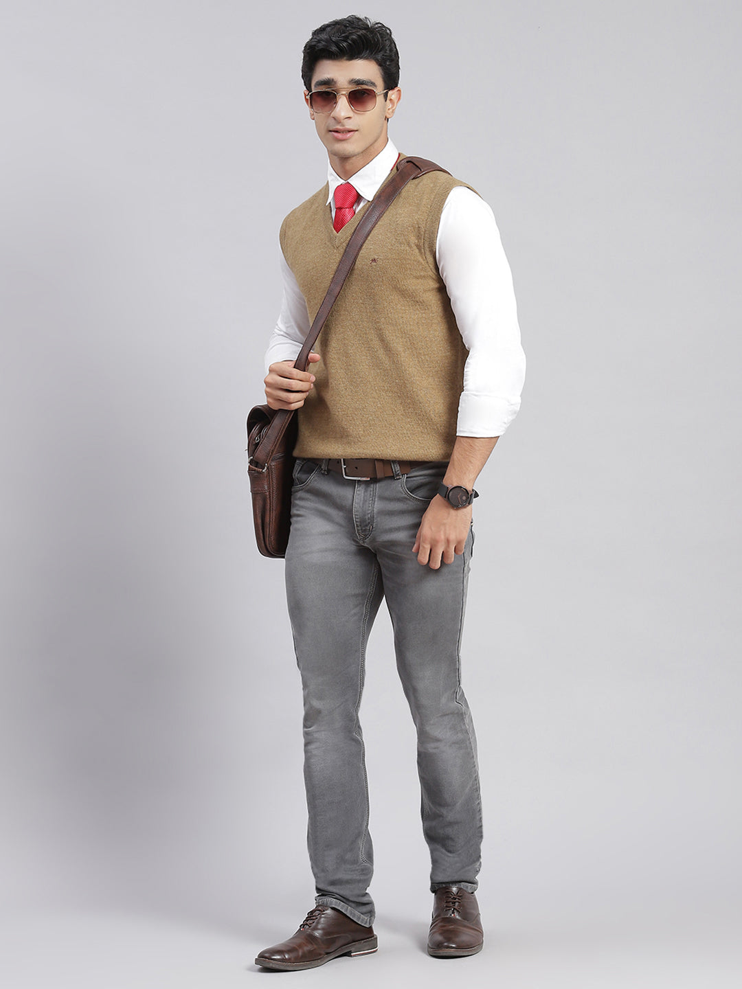 Men Brown Solid V Neck Sleeveless Sweaters/Pullovers