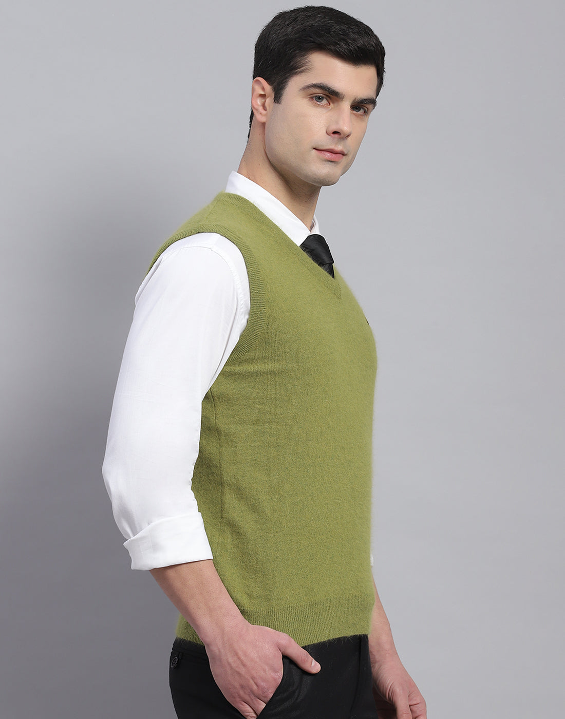 Men Green Solid V Neck Sleeveless Sweater