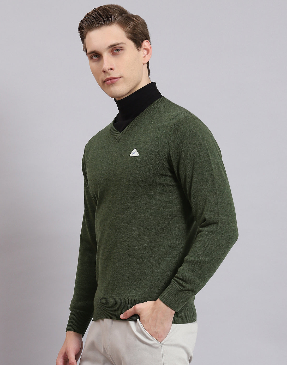 Men Green Solid V Neck Full Sleeve Sweater