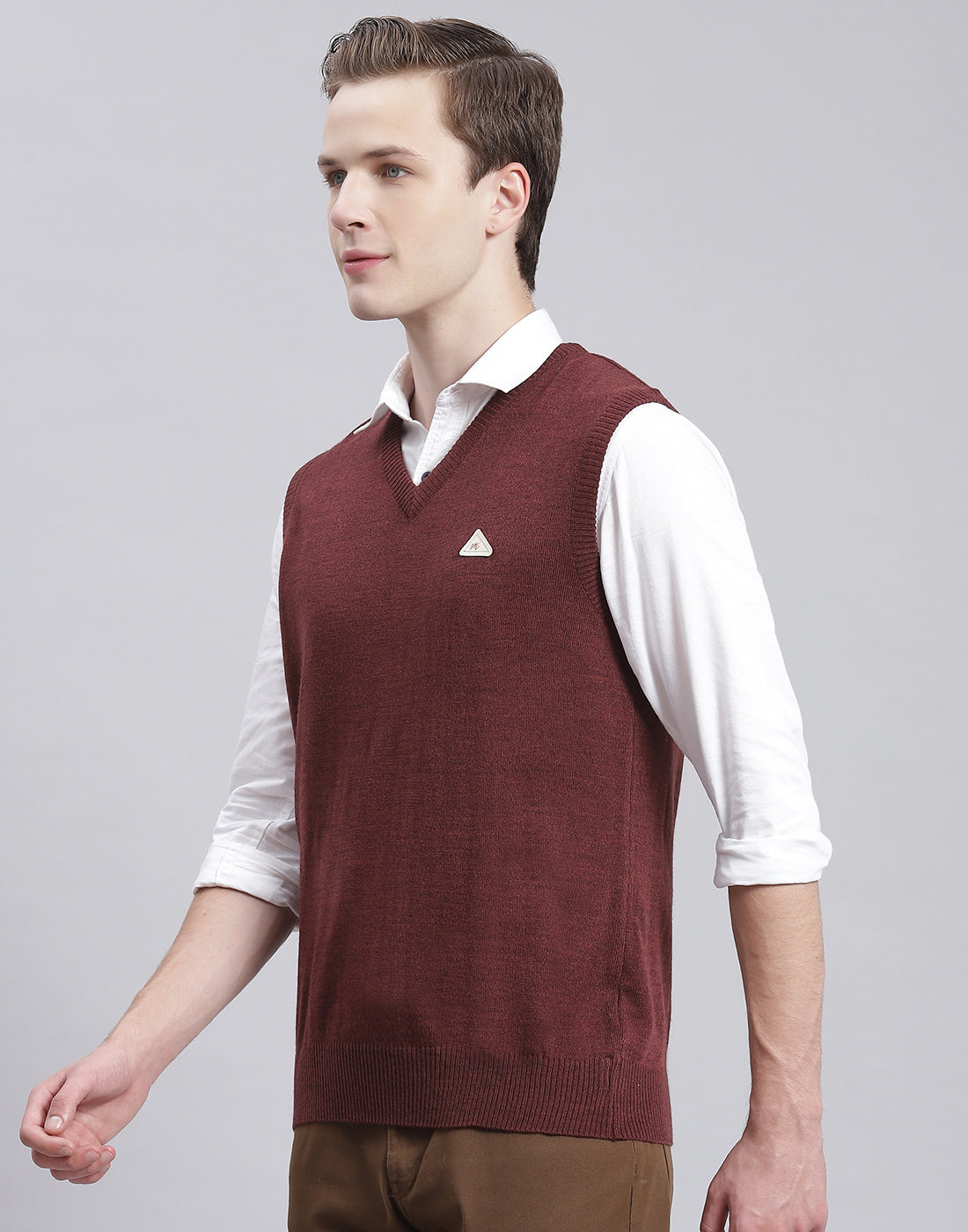 Men Maroon Solid V Neck Sleeveless Sweater
