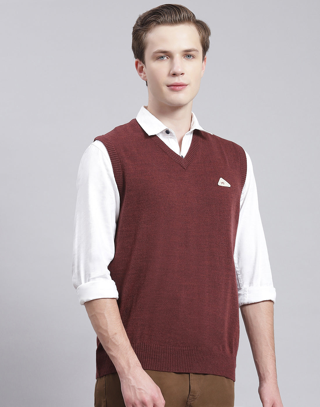Men Maroon Solid V Neck Sleeveless Sweater