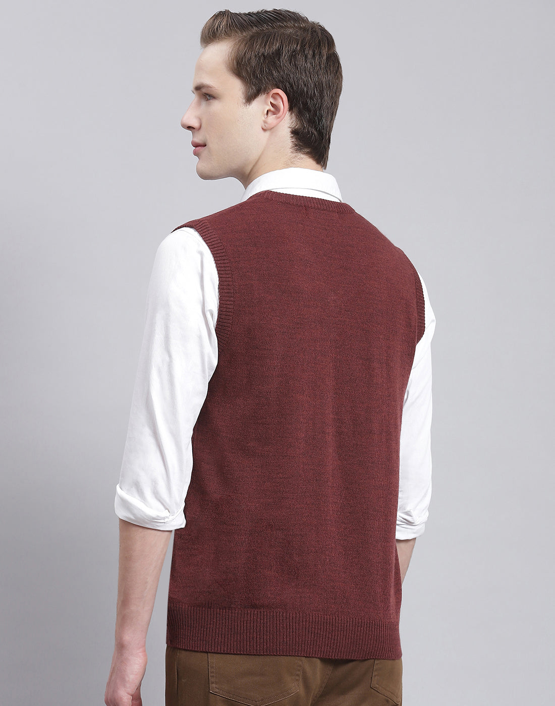 Men Maroon Solid V Neck Sleeveless Sweater