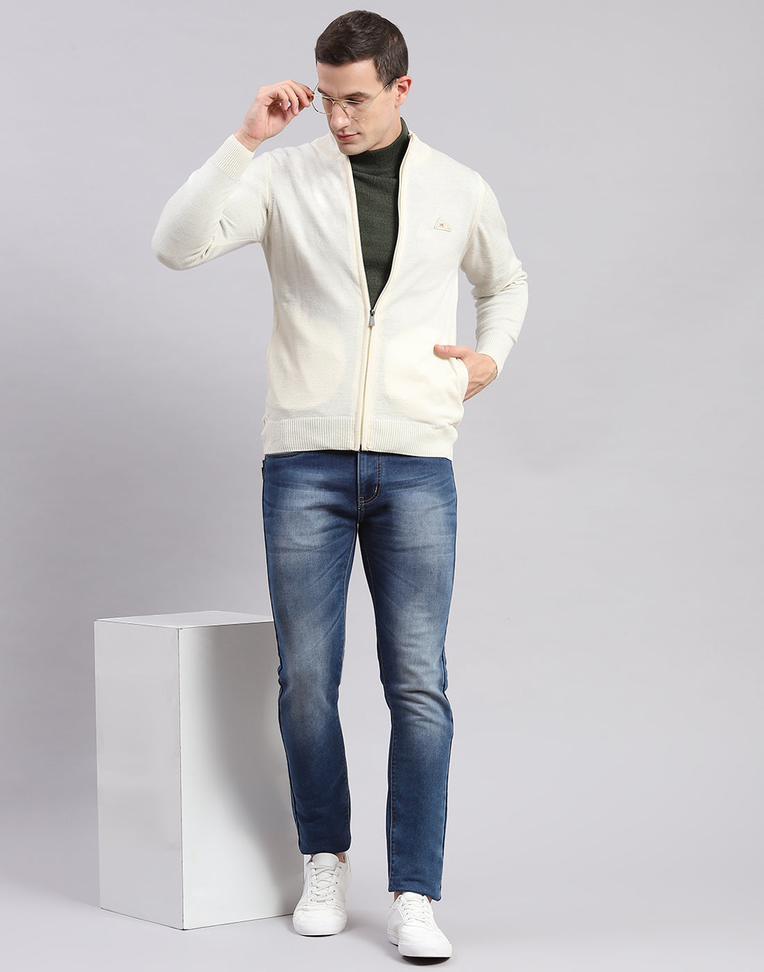Men Cream Solid Stand Collar Full Sleeve Sweaters/Pullovers