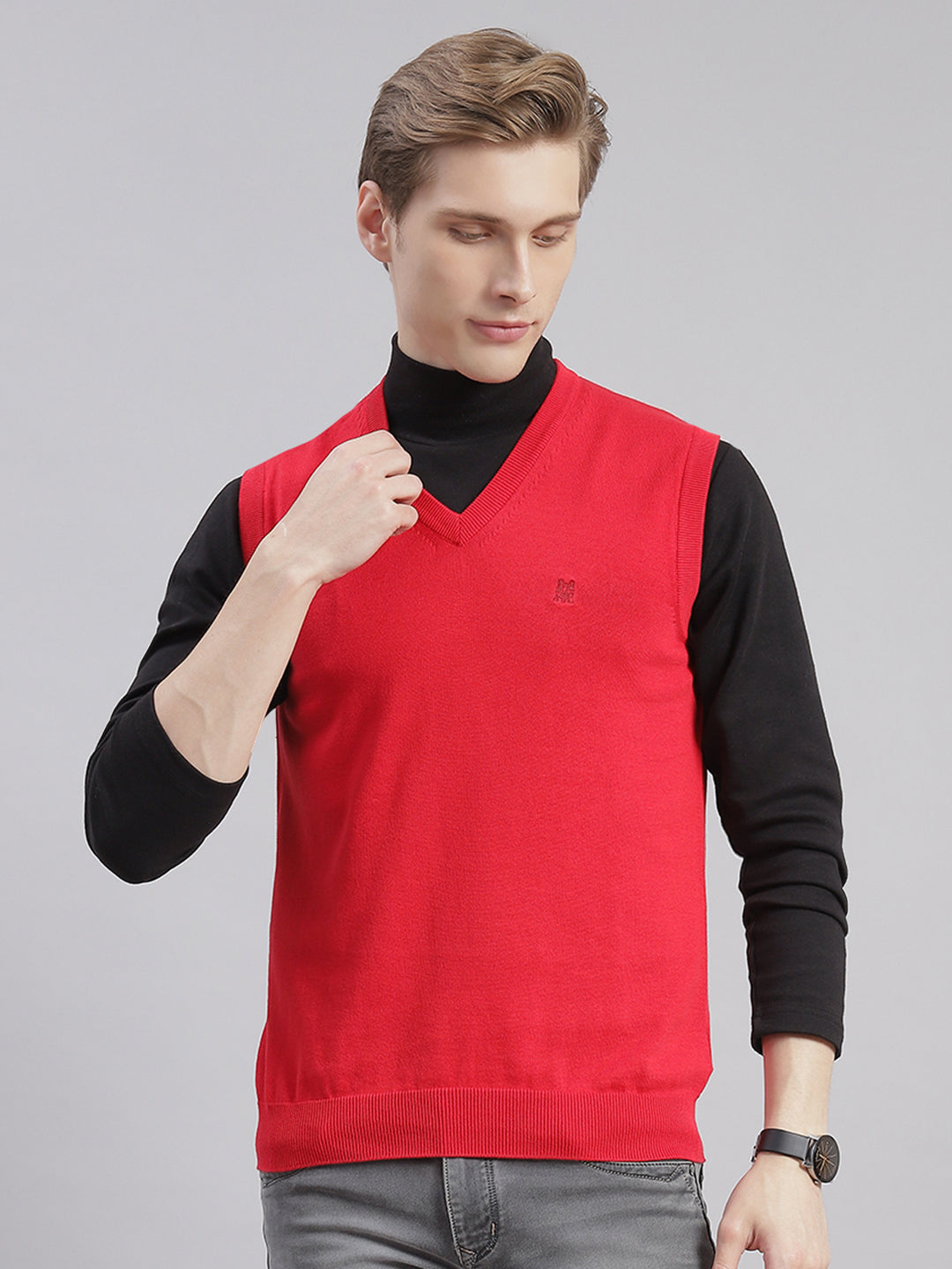 Men Red Solid V Neck Sleeveless Sweaters/Pullovers