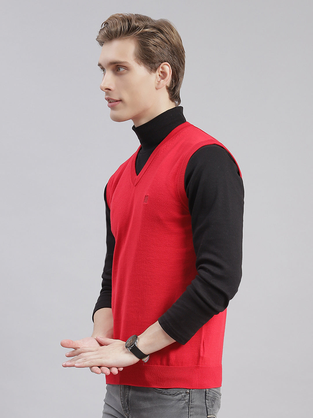 Men Red Solid V Neck Sleeveless Sweaters/Pullovers