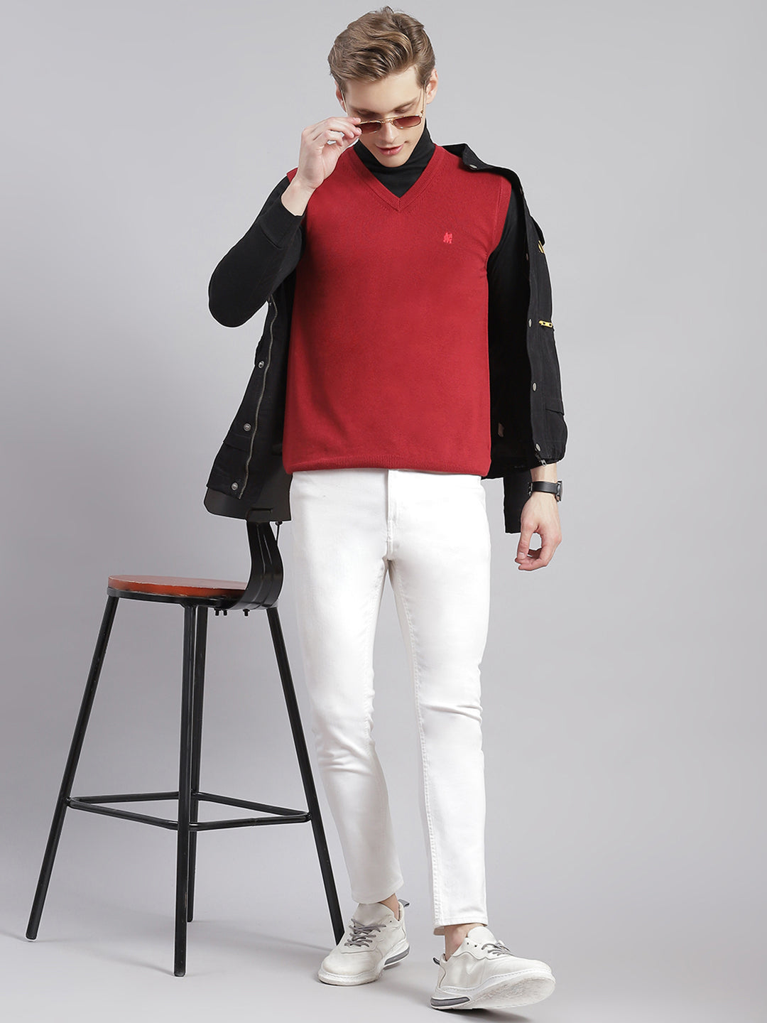 Men Maroon Solid V Neck Sleeveless Sweaters/Pullovers