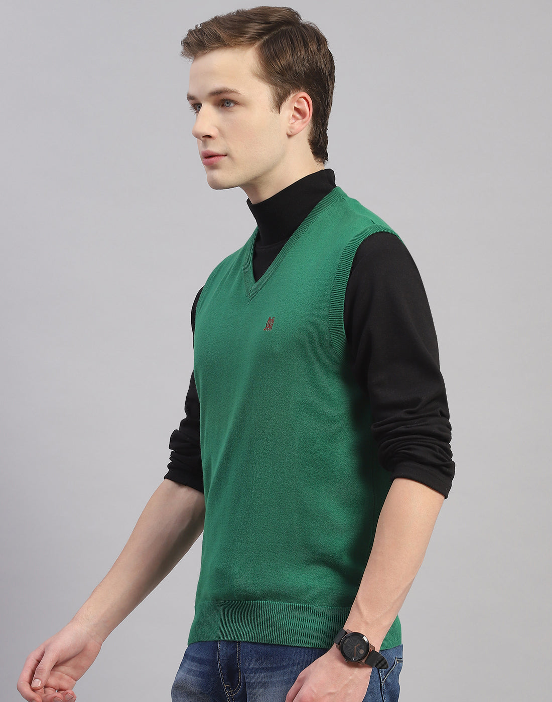 Men Green Solid V Neck Sleeveless Sweater