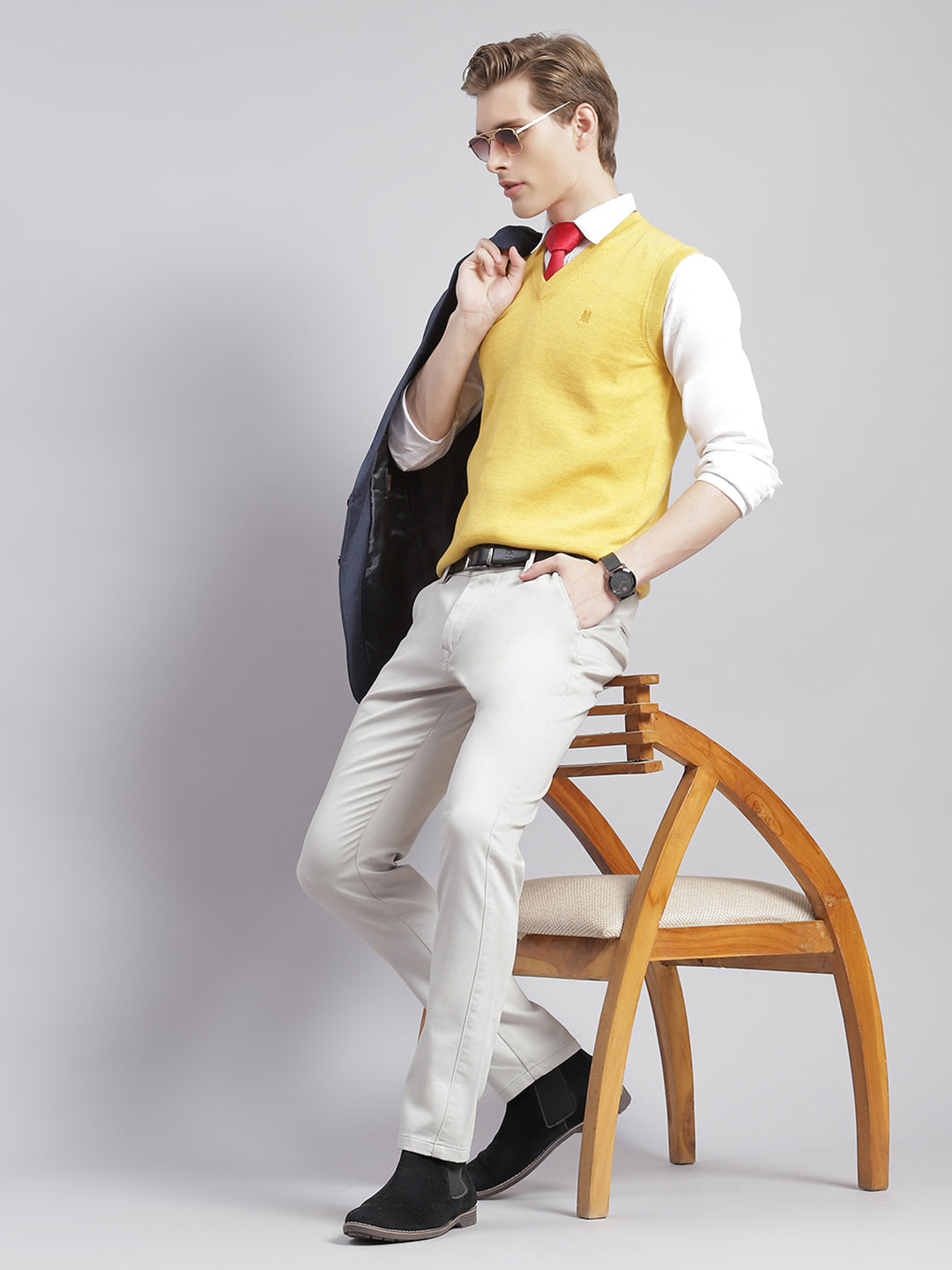 Men Yellow Solid V Neck Sleeveless Sweaters/Pullovers
