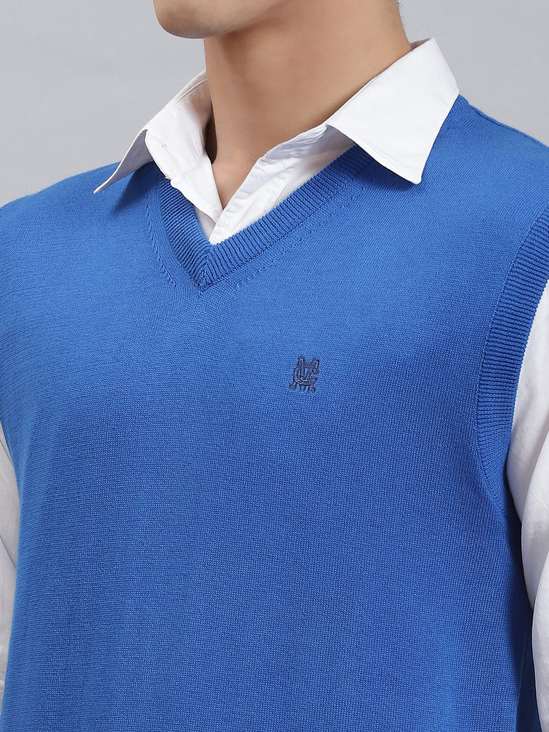 Men Blue Solid V Neck Sleeveless Sweaters/Pullovers