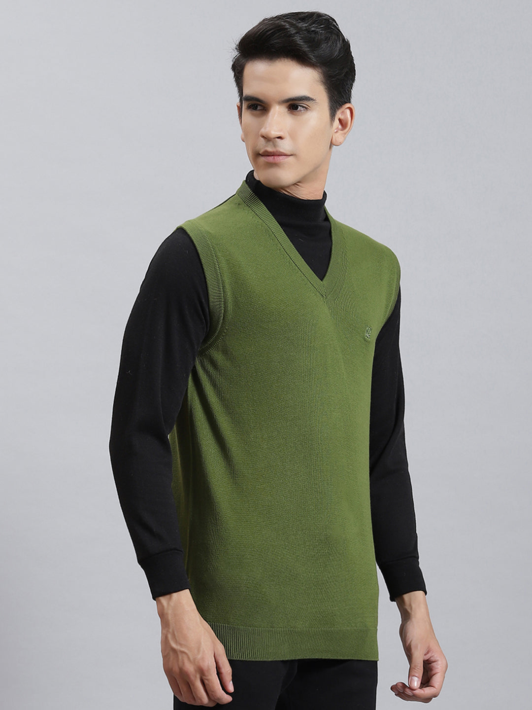 Men Green Solid V Neck Sleeveless Sweaters/Pullovers