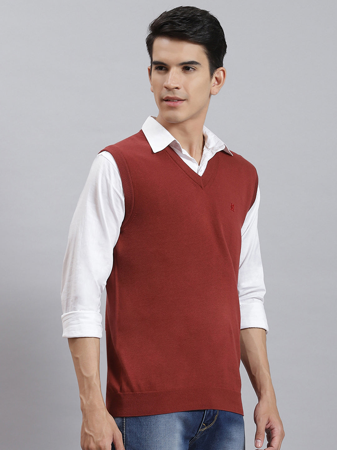 Men Maroon Solid V Neck Sleeveless Sweaters/Pullovers