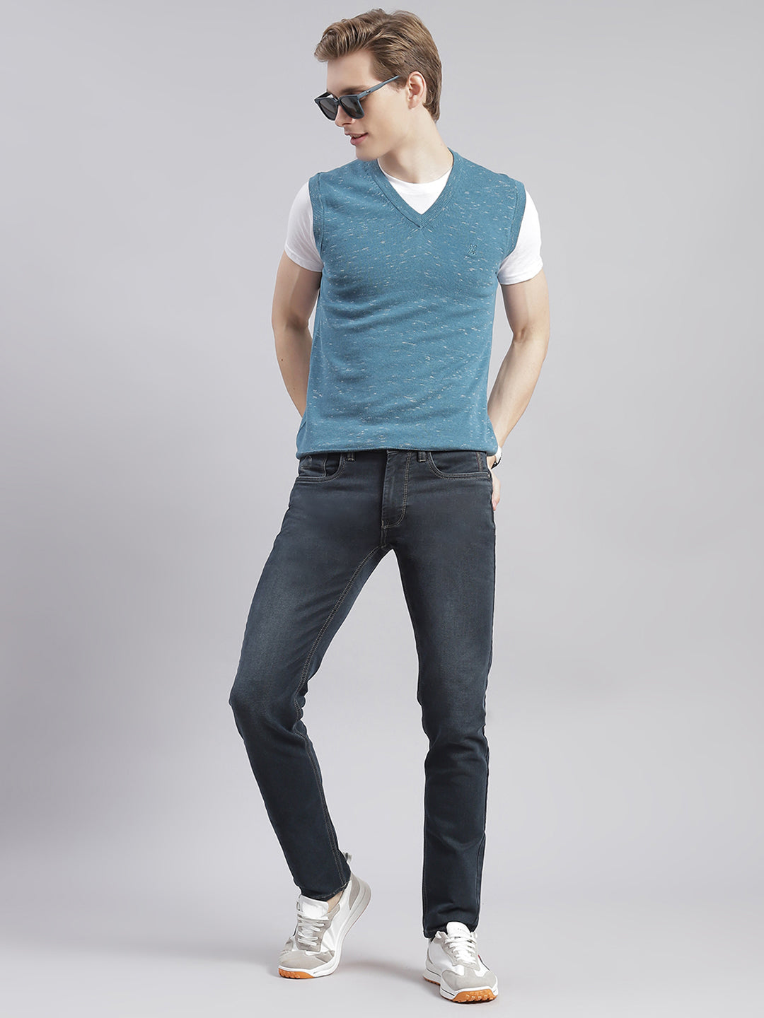 Men Teal Blue Solid V Neck Sleeveless Sweaters/Pullovers