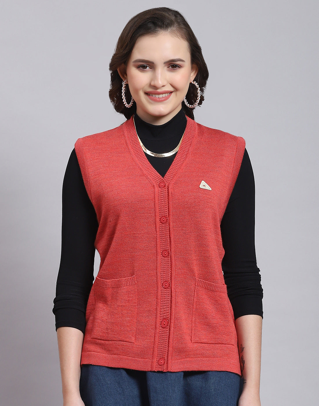 Women Red Solid V Neck Sleeveless Sweater