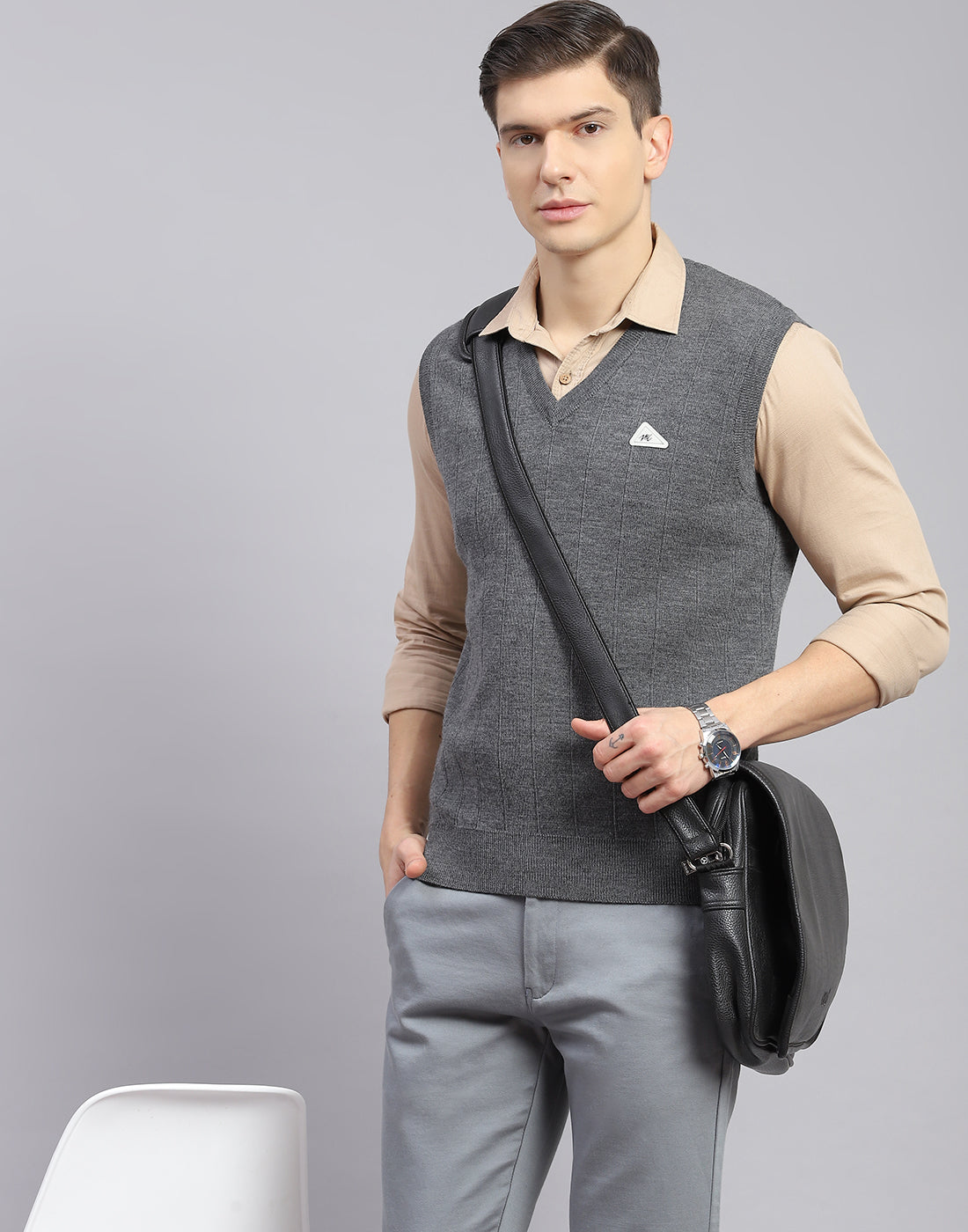 Men Grey Solid V Neck Sleeveless Sweater