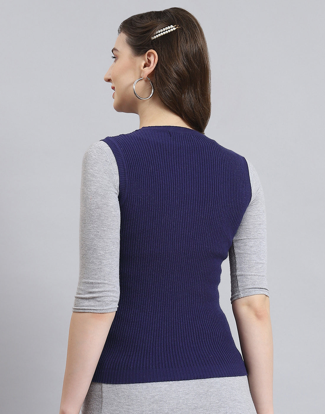Women Navy Blue Solid Round Neck Sleeveless Sweater
