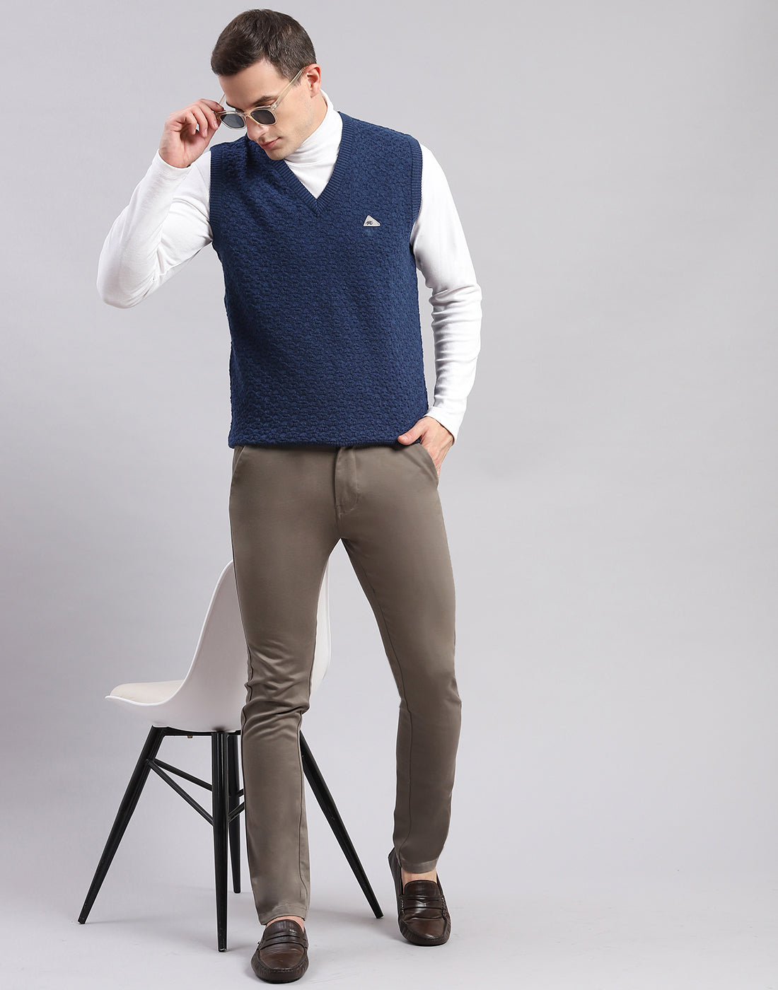 Men Blue Self Design V Neck Sleeveless Sweaters/Pullovers