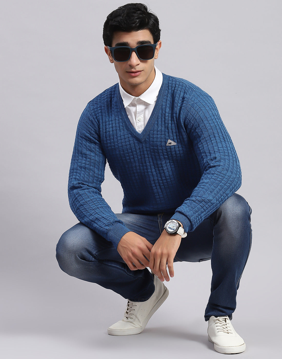 Men Blue Self Design V Neck Full Sleeve Sweaters/Pullovers