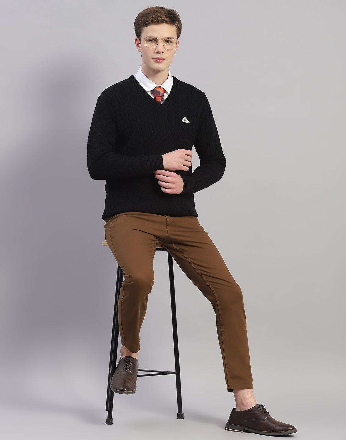 Men Black Solid V Neck Full Sleeve Pullover