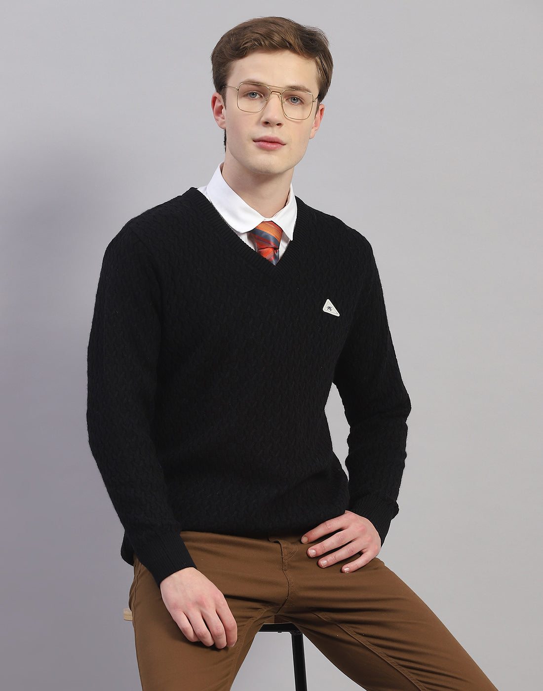 Men Black Solid V Neck Full Sleeve Pullover