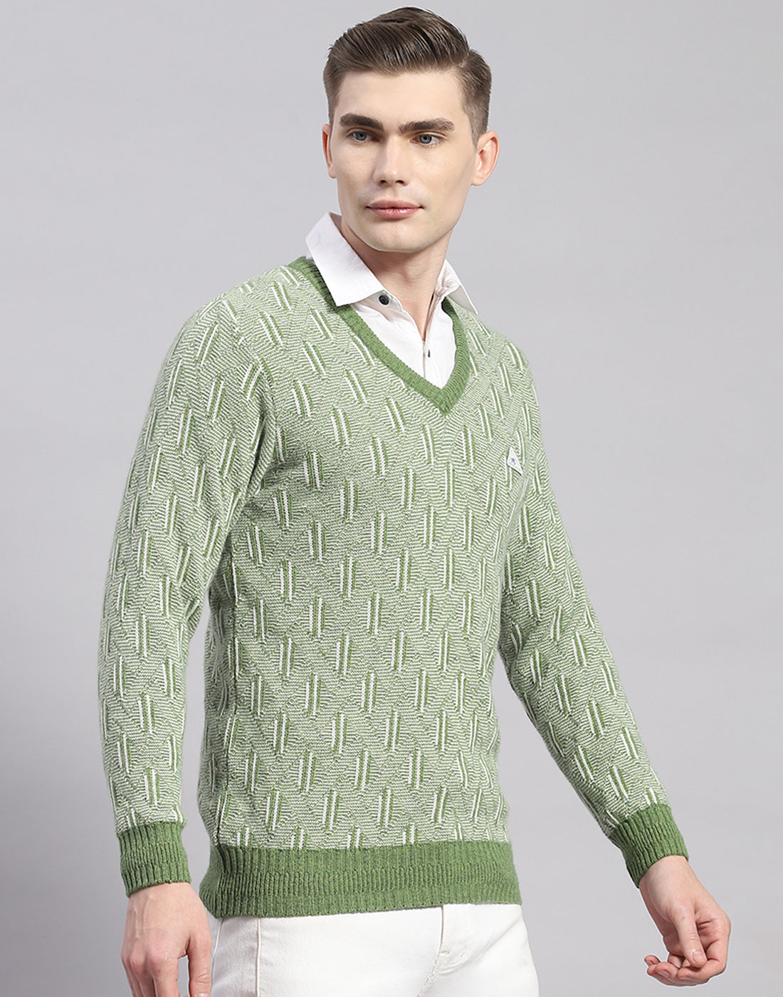 Men Green Solid V Neck Full Sleeve Pullover