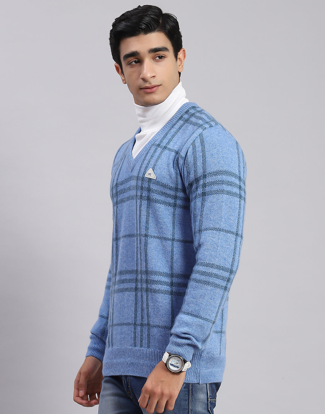 Men Blue Check V Neck Full Sleeve Sweaters/Pullovers