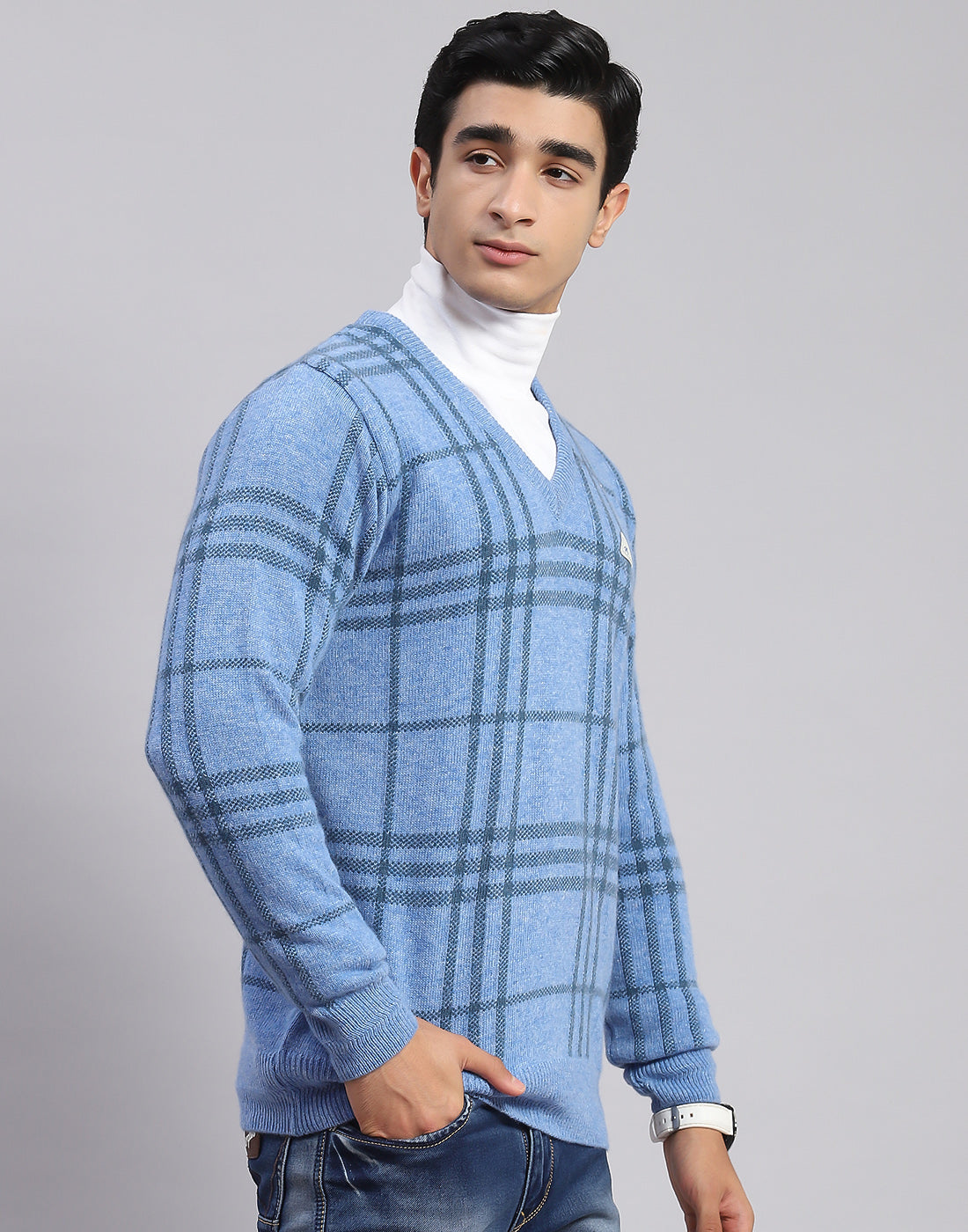 Men Blue Check V Neck Full Sleeve Sweaters/Pullovers