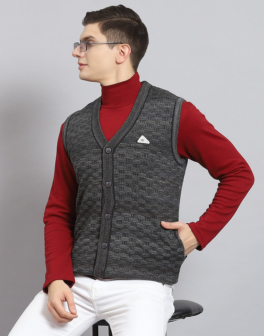 Men Grey Self Design V Neck Sleeveless Sweater