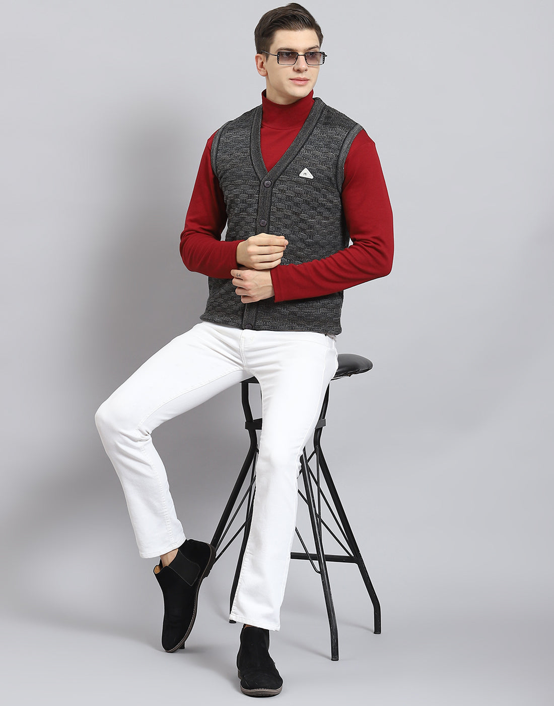 Men Grey Self Design V Neck Sleeveless Sweater