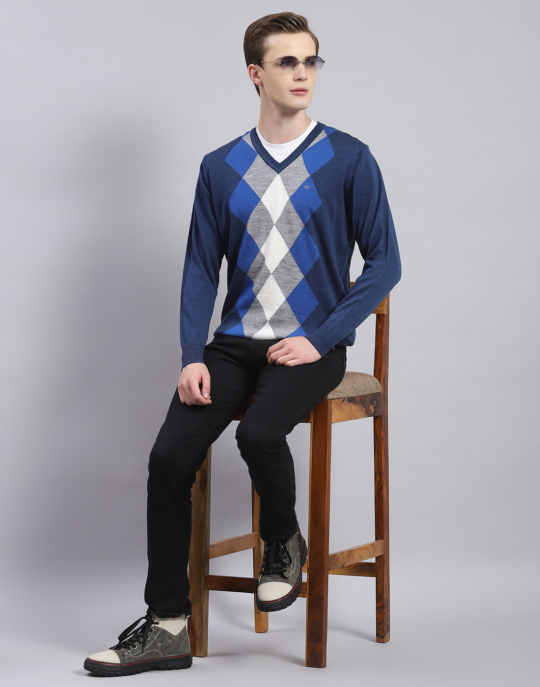 Men Blue Self Design V Neck Full Sleeve Sweater