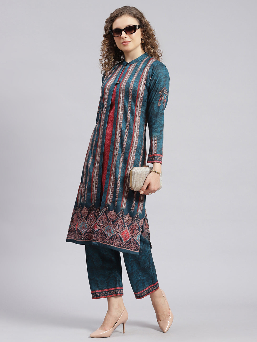 Women Blue & Red Self Design Wool blend Kurti Set