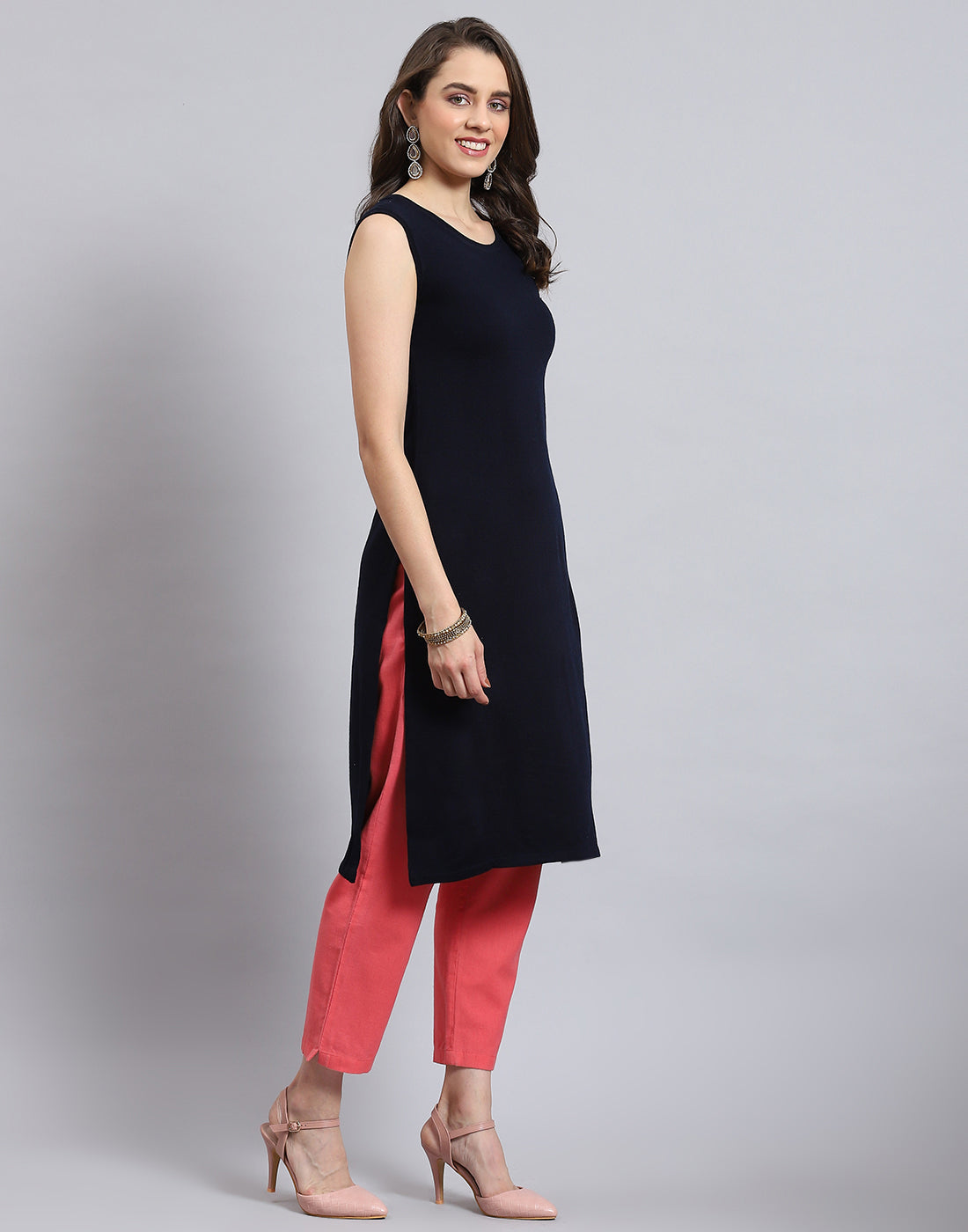 Women Teal Blue Printed V Neck Full Sleeve Kurti + Inner Set