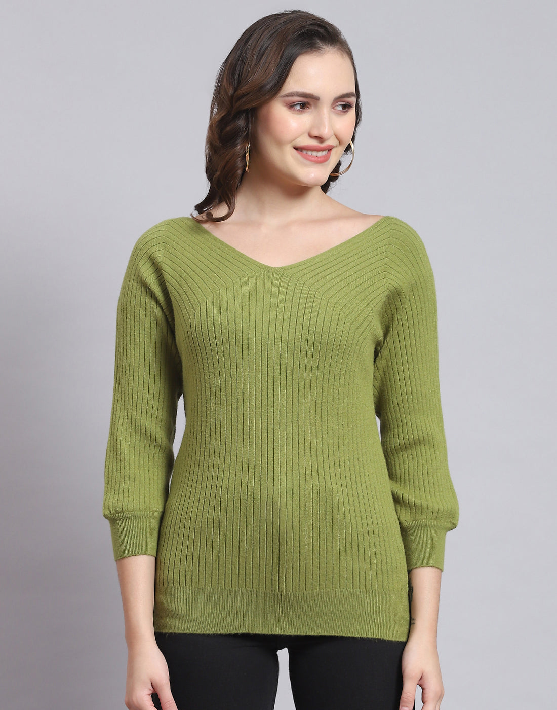 Women Green Solid V Neck 3/4 Sleeve Sweater
