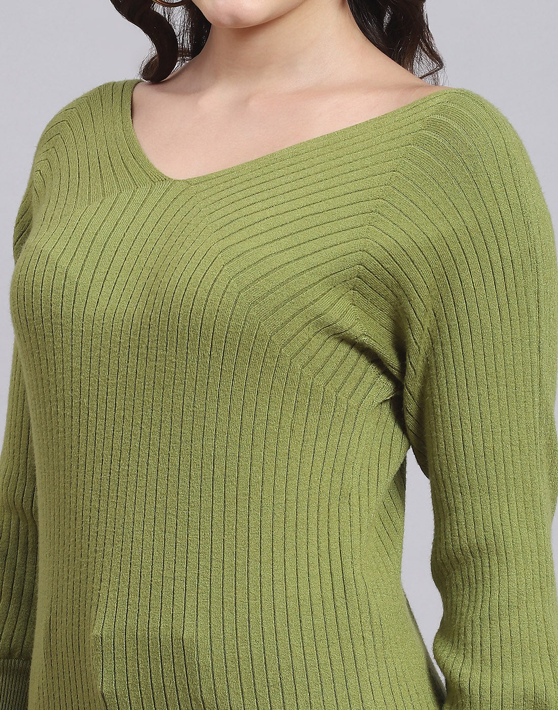 Women Green Solid V Neck 3/4 Sleeve Sweater
